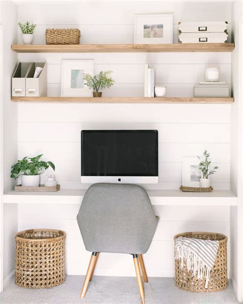 Here are some inspiring diy office desks for you to check out. DIY Office and Floating Desk - Katie Lamb