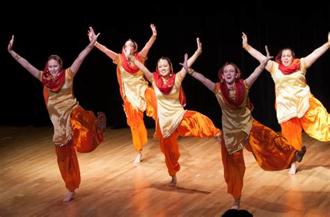 Punjabi Dances in Canada • Globerove.com