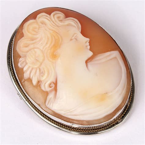 Vintage Italian Cameo Pin Pendant In Silver Bezel Fatto A Mano Antiques