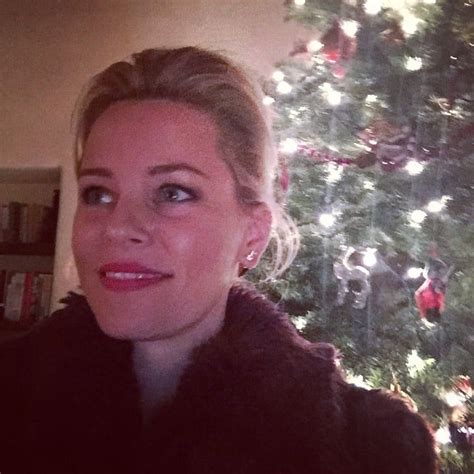Elizabeth Banks Got Into The Holiday Spirit With A Christmas Tree