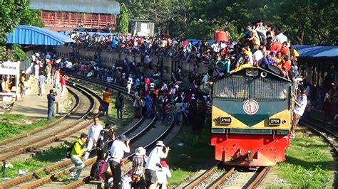 Most Crowded And Overloaded Eid Special Train 2017 Dewangang Express