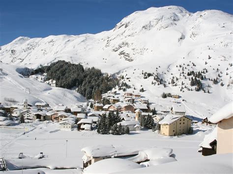 Bivio has direct access to 80km50 miles of downhill skiing, with 10 marked pistes, served by a total of 4 ski lifts. Bivio (Zentralschweiz) | Wintersport