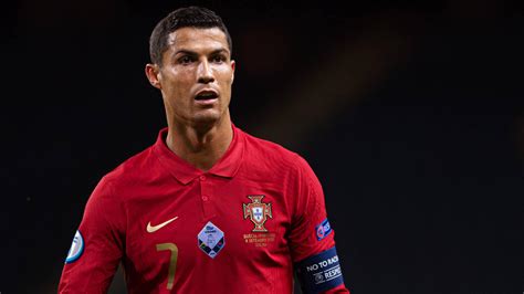 Portuguese footballer cristiano ronaldo plays forward for real madrid. Cristiano Ronaldo: CR7 knackt nächsten Rekord - als ...