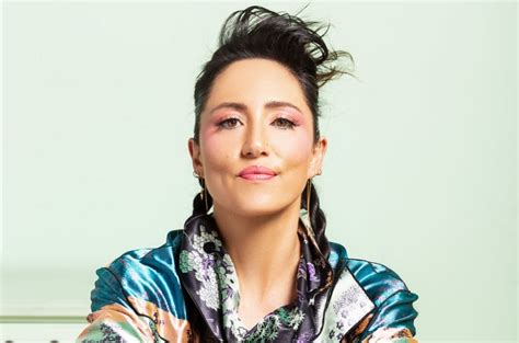 Listen to KT Tunstall's Soundtrack For Traveling Around the World, With ...