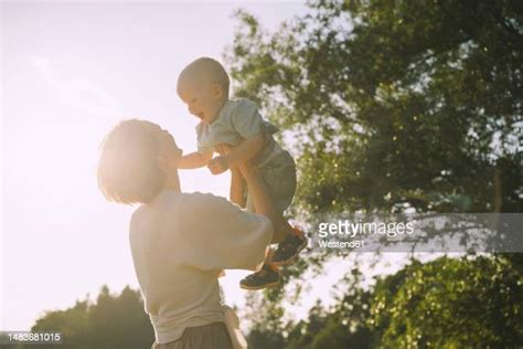 Mom Son Lift Carry Photos And Premium High Res Pictures Getty Images