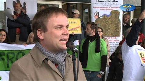 Polizei spricht von 250 teilnehmern. Anti-Fracking-Demo in Kassel - YouTube