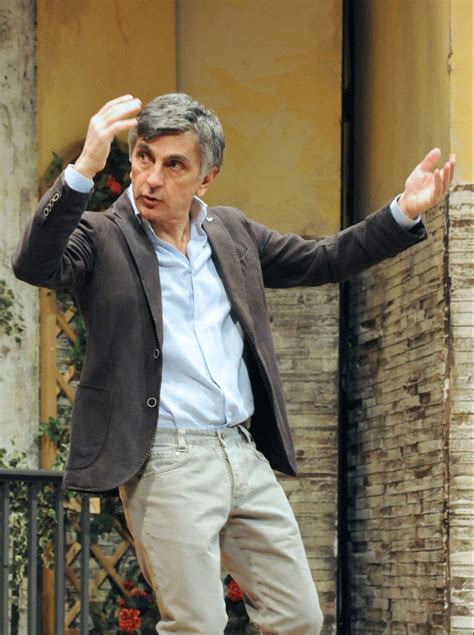 Vincenzo salemme was an actor who had a successful hollywood career. Vincenzo Salemme: 'Una festa esagerata' al Teatro Manzoni ...