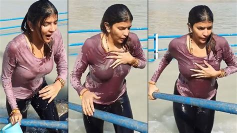 Manchu Lakshmi Takes Bath In Ganga River Haridwar Manchu Laxmi Videos Youtube