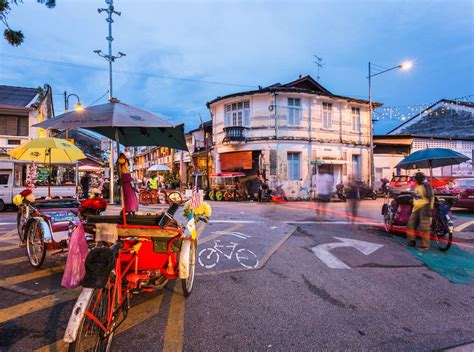 There are many computer shops in town. Shopping Malls & Markets in Georgetown, Penang