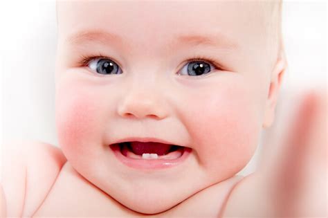 De Eerste Tandjes En Borstvoeding Hoe Ga Je Het Bijten Tegen
