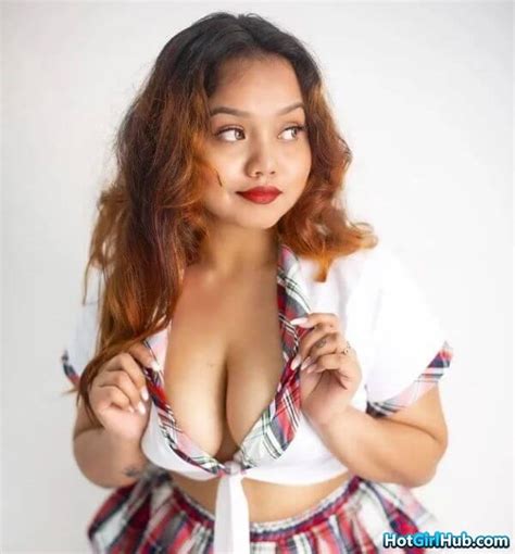 Sexy Indian Girls Showing Big Tits 14 Photos
