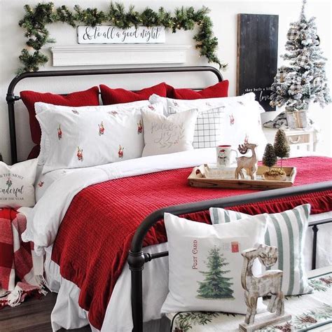 25 Christmas Bedroom Decor Ideas For A Cozy Holiday Bedroom
