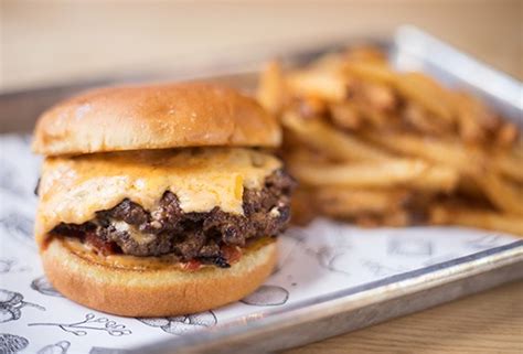 20 Of The Best Burgers In St Louis St Louis St Louis Riverfront