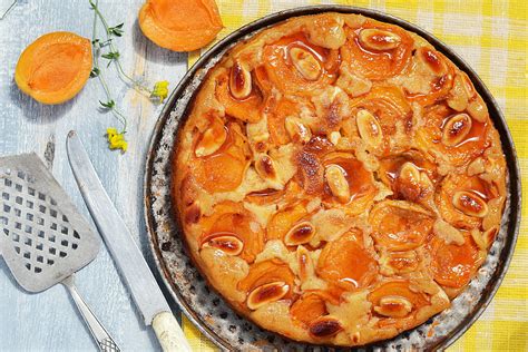 Clafoutis Aux Abricots Et Amandes La Recette De Cyril Lignac Dans Tous En Cuisine