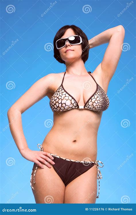 Frau In Einem Braunen Bikini Stockfoto Bild Von Person Schwimmen My Xxx Hot Girl