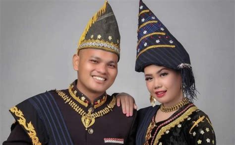10 Pakaian Adat Sumatera Utara Beserta Penjelasannya Porn Sex Picture