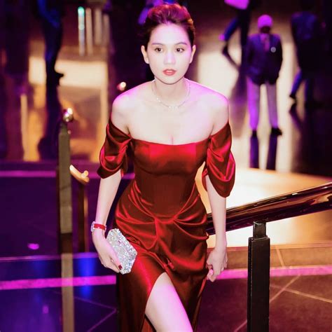 Ngọc Trinh On Instagram 🌹🌹🌹 Dress Lethanhhoa Instagram Two