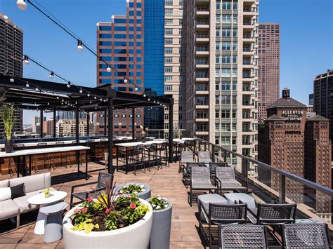 The 20 Hottest Rooftop Bars And Terraces In Chicago Right Now Eater