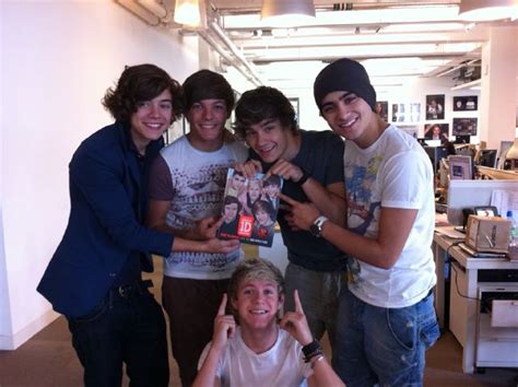 One Direction With Their New Book Dare To Dream Twitter Pic ♥