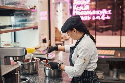 How Personal Protective Equipment Enhances Food Service Safety