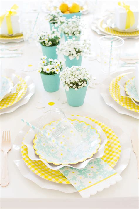 A Daisy Inspired Spring Tablescape To Celebrate This Season In Style