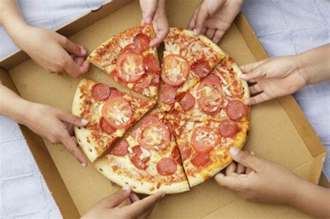 How To Get Free Pizza Papa John’s Is Giving Away 400 000 Slices This Week Daily Star