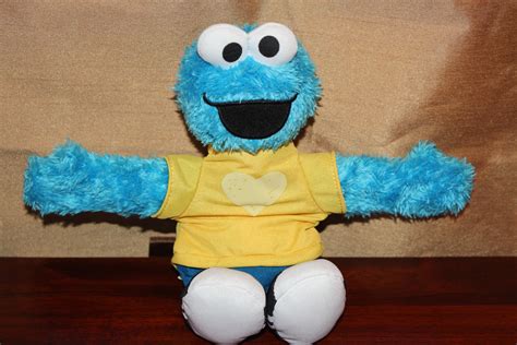 Sesame Street Hugs Forever Friends Cookie Monster 2013 Holiday T