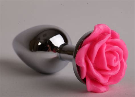 Серебристая анальная пробка с розовой розочкой 8 см купить Артикул