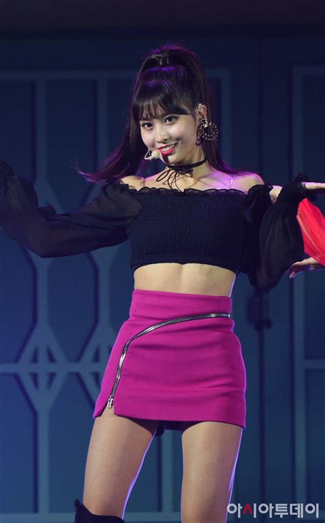 Pin By Javier Castaneda On Twice 2018 Momo Stage Outfits Kpop Girls