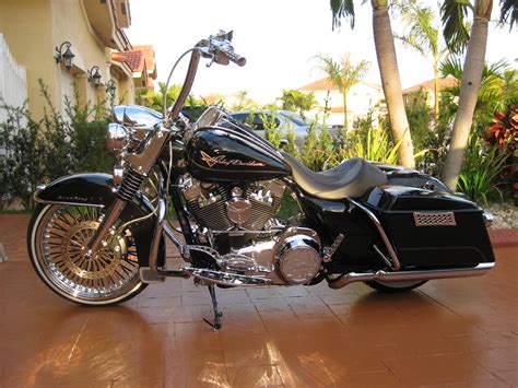 Any pics would be great too. 2008 road king | SideWalk Custom | Flickr