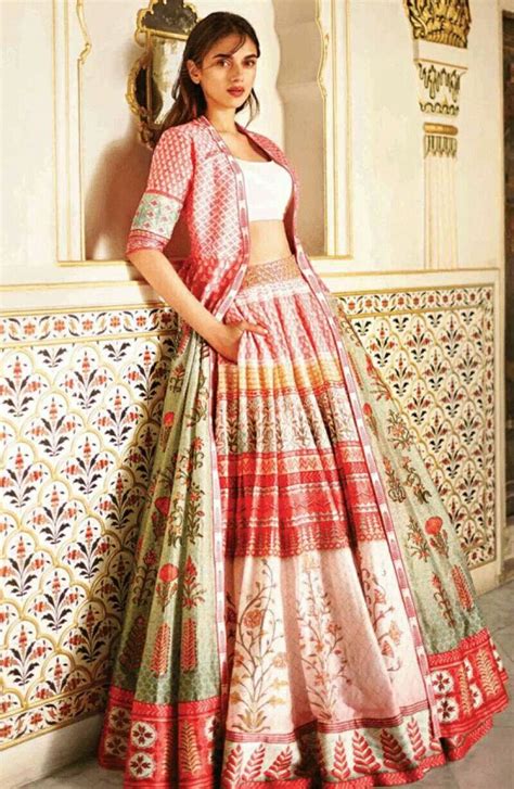 Pin By Punita Jain On Dresses Indian Wedding Guest Dress Dress Indian Style Indian Fashion