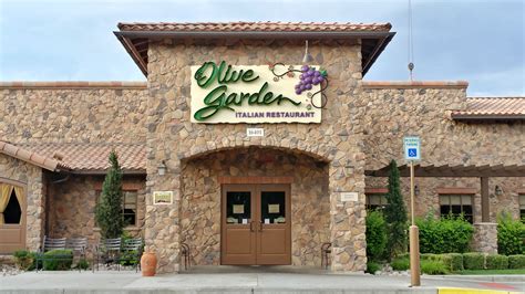 All restaurants will return to normal hours on saturday, dec. 25 Olive Garden Secrets from Your Server That'll Save You ...