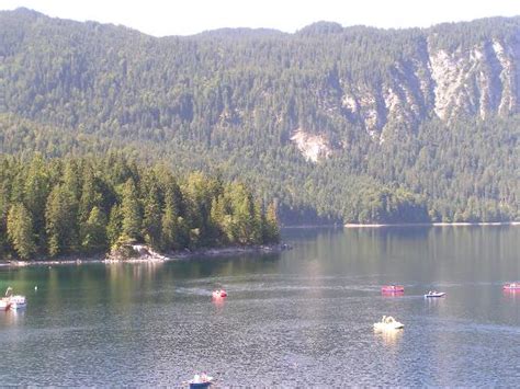 What is garmisch partenkirchen famous for? Eibsee Hotel (Garmisch-Partenkirchen, Deutschland): 135 ...