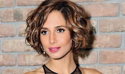 Aqui, uma ideia de cabelos bem naturais com um leve efeito. Cabelo loiro para mulheres negras? | Cabelo, Cabelo loiro ...