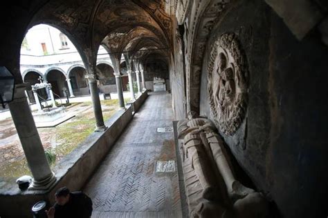 La Tombe De Dracula Découverte à Naples Galerie Et Vidéo Etrange Et