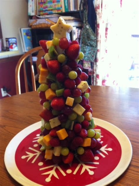 What a great way to enjoy fruit & veggie appetizers. Fruit and Cheese Tree - A perfect Christmas centerpiece/appetizer where you select your favorite ...