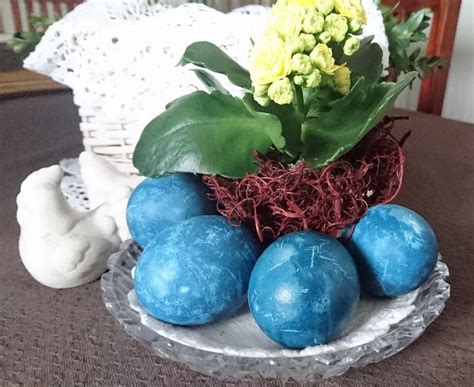Jajka na Wielkanoc barwione czerwoną kapustą są pięknie niebieskie :) | Eggs, Food