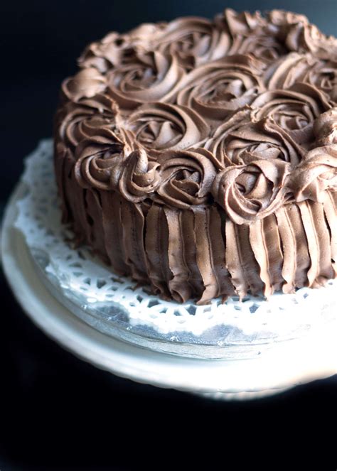Rich Vanilla Cake With Chocolate Fudge Frosting Erren S Kitchen