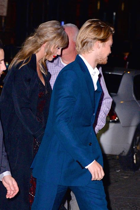 Taylor swift and joe alwyn have managed to keep their relationship under wraps ever since they began dating three years ago, but following the release of her latest album folklore fans are convinced the couple is preparing to make a very special announcement. Taylor Swift and Joe Alwyn at The Favourite Premiere 2018 | POPSUGAR Celebrity Australia Photo 16