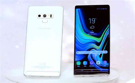 They have a total of four postpaid options the galaxy note9 from celcom is available in midnight black, coral blue and metallic copper. Samsung's nieuwe Galaxy Note 9: zo ziet het toestel eruit!