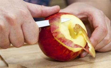 Amazing Benefits Of Apple Peel For Your Face