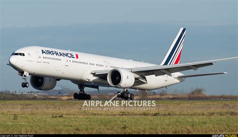 F Gsqr Air France Boeing 777 300er At Paris Charles De Gaulle