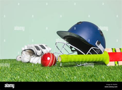 Cricket Equipment Hi Res Stock Photography And Images Alamy