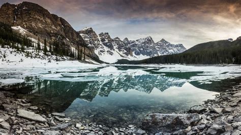 Banff National Park Moraine Lake Wallpaper Backiee