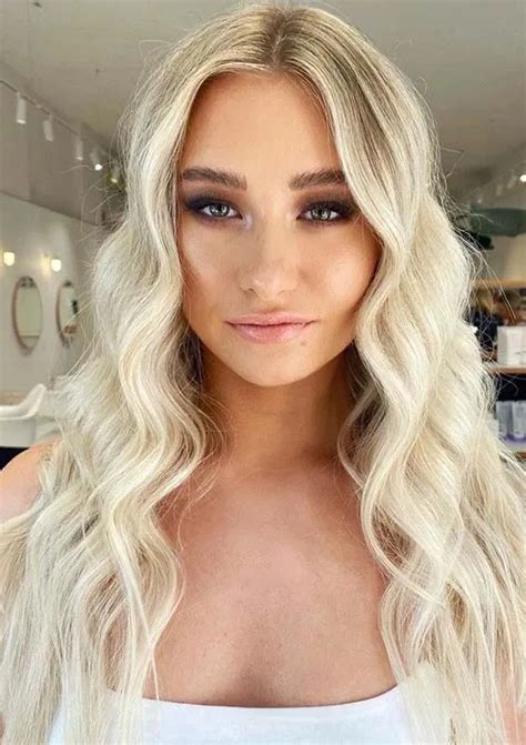 Fresh Creamy Blonde Hair Colors For Long Waves Hair In 2020 Creamy Blonde Blonde Hair Color Hair