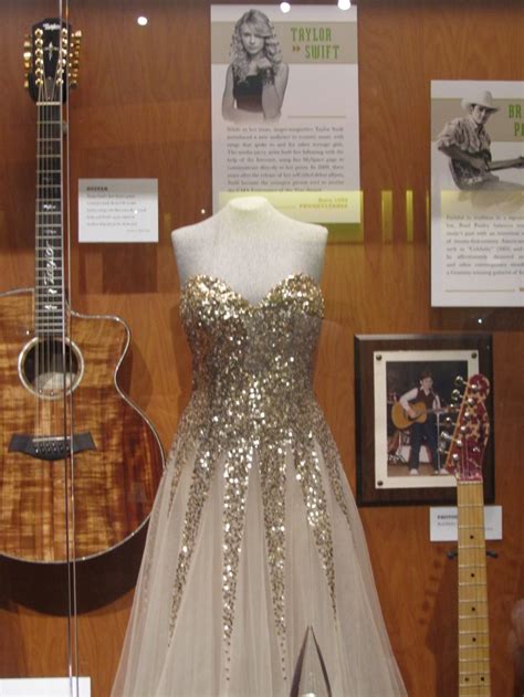 Taylor Swifts Award Show Dress Inside The Country Music Hall Of