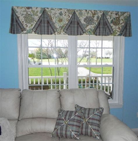 The curtain's design is looking glorious with this wall. Best 25+ Box pleat valance ideas on Pinterest | Valance ...