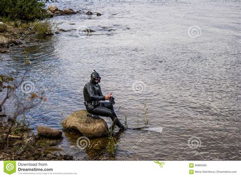 Diver Preparing To Dive Stock Image Image Of People 90883365