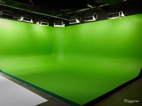Pre Lit Green Screen Rent This Location On Giggster