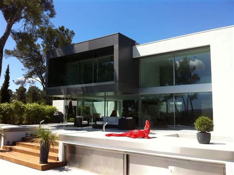 Les plans de nos maisons modernes incluent des équipements innovants pour vous offrir une efficacité optimale en matière de chauffage, d'électroménager et de sanitaires. maison moderne grande baie vitree